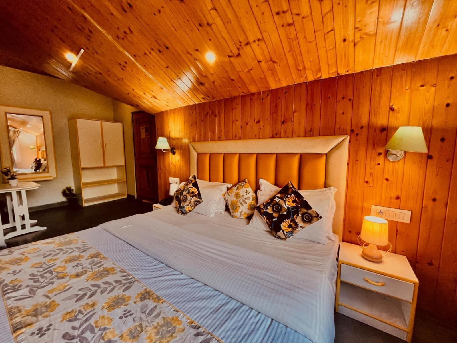 Hotel Hadimba Palace - Free Pickup From Volvo Bus Stand Manali  Exterior photo